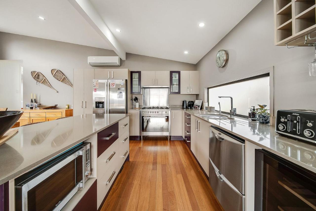 Ned Kelly'S Retreat - Stunning 3Br Townhouse L Lake Views L Wifi L Bbq 진다바인 외부 사진